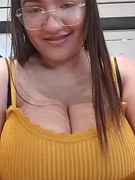 Cami_boobs from StripChat is Freechat