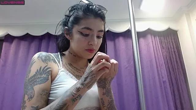 ZoeBakers_ from StripChat is Freechat