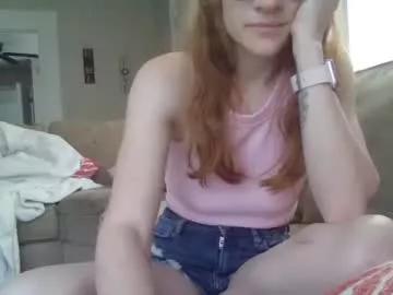 lil_red_strawberry on Chaturbate