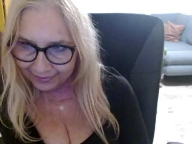 BlondeSofia's avatar