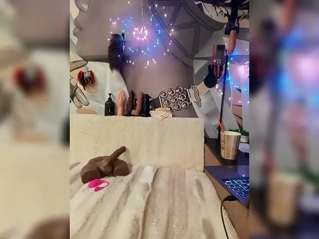 DianaAhTender's avatar