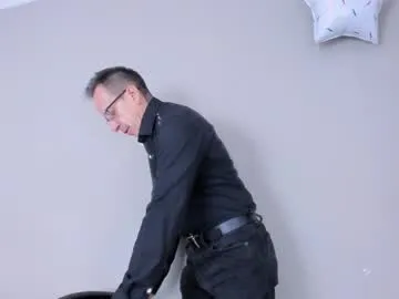 _axelking_ — GOAL: hello Axel [5 tokens remaining] Welcome to my room! #socks #muscle #bigcock #feet #new