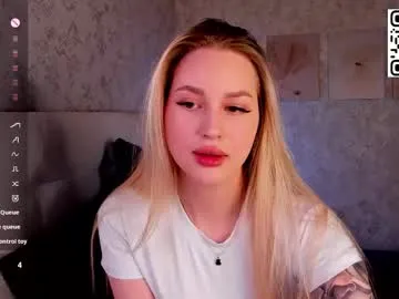 alice_elf — GOAL: Two fingers in the mouth ( `)  [28 tokens remaining] I want to play with you in both ways ahaha #bigboobs #blonde #natural #bigass #teen