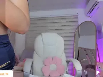 Avatar of ami_sweet_19