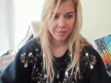 Avatar of artsyandcraftsy_