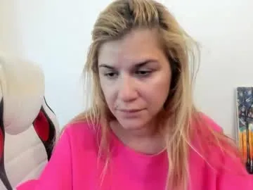 Avatar of artsyandcraftsy_