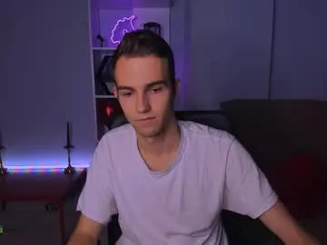 astren_villo — GOAL: topless [220 tokens remaining] Welcome to my room! #muscle #young #abs #slave #sexy