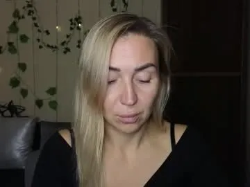 ay_kiss_jully — GOAL: put on stockings and panties [812 tokens left] # smile #new #nonude #shy #natural #feet #muscle # fit #