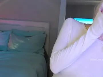 bellean_blare — Welcome to my room // Goal:add oil to my ass [698 tokens left] #teen #bigboobs #new #18 #natural