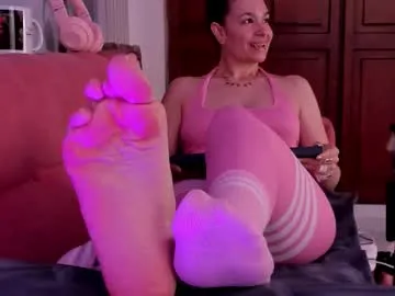 bridgetrodriguez — Ready for this sensual game? Massage my feet with oil  #mature #bigass #feet #soles #milf [0 tokens remaining]
