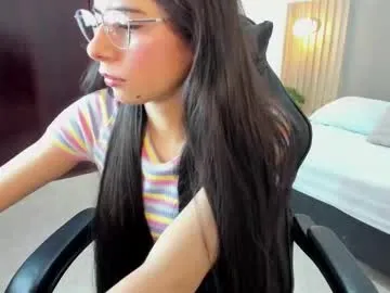 carlina_15 — GOAL: Raise and lower the zipper very slowly, without removing them yet  [140 tokens remaining] Welcome to my room! #18 #jeans #longhair #bigass #daddysgirl