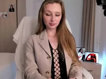 charlottawells — Guys, I DON"T play with PUSSY in FREE shows, use the menu (Cum for us Charlotte) or private. - Goal is : Slow striptease #anal #natural #dance #tease #fuckmachine