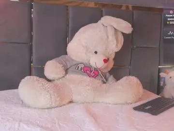 doll_meyleer22 — GOAL: Twerk + spanks ass x20 [111 tokens remaining] Want control my toy!? please #latina #bigass #saliva  #squirt  #petite