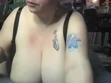 ellielouise11 — Lovense is IN! Vibe me inside AND out with EVERY tip Higher tips= higher vibes #bbw #nerd #hugetits Goal Is Naked! with 633 remaining to goal! #bbw  #hugetits #striptease #lovense