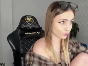 elsa_carterr — GOAL: suck fingers [37 tokens remaining] Hi, I'm Kristy let's make hot show with me #deepthroat #squirt #bigboobs #natural #bigass