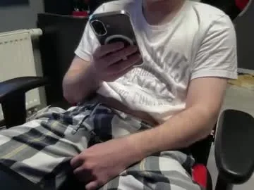 hardiftm — clothes off and edge hehe #ftm #bigclit [200 tokens remaining]