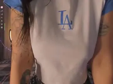 Avatar of her_dark_poetry