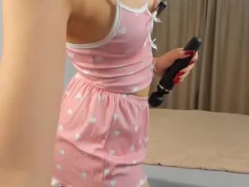 heyim_laura — Goal: doggy and slap ass Im Laura and very good to see you here! #cute #shy #18 #young #bigass [60 tokens remaining]