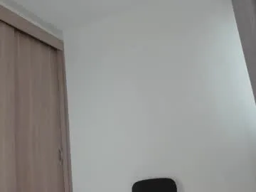 Avatar of juli_hairy