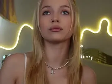 kelly_peachpiee — GOAL: Show tits [400 tokens remaining] Welcome to my room! #feet #blonde #redhead #lovense #new