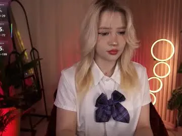 laurawifeness — more shine on my ass #cuckold #findom #humiliation #femdom #mistress -- Current Goal: oil on the ass bottom view at 666 tokens -- This is the Last Goal!  [202 tokens to goal]