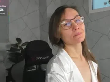 lillian_white1 — GOAL: sexual movements [27 tokens remaining] Welcome to my room! #milf #mature #lovense #pvt #cum