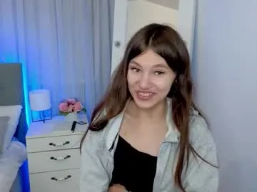 little__lunaa — Flight to the moon... #new #brunette #18 #shy [973 tokens remaining]