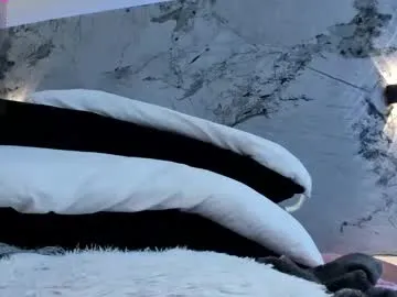 liz_holmes — Natural tits, dirty attitude  Unfiltered MILF Fav patron of lovense 23-33-23 #bigpussylips #saliva #bigclit #squirt #milf