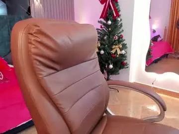 lunna_rohuse — Open my menu and choose how you want me to warm you up first. Do it now darling// GOAL: handjob on my tits  [15 tokens left] #ebony #bigboobs #curvy #bigass #deepthroat