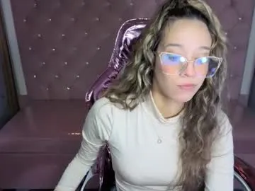 megan_collins_b — GOAL: Sexy Dance [83 tokens remaining] WELCOME TO MY ROOM! #nonude #skinny #latina #natural #curlyhair