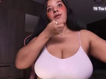 missmoonn — Tits out [146 tokens left] #bigboobs #bigass #latina #Squirt #lovense