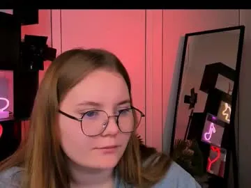 moon_shine25 — GOAL: to lift your spirits [149 tokens remaining] Welcome to my room! #feet #dance #cute  #boobs #18