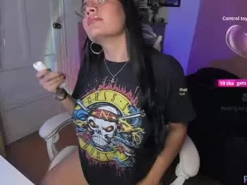 niki_sweet06 — #latina #bigboobs #curvy #smoke #lovense