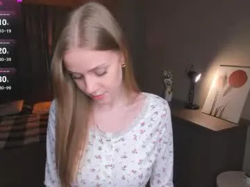 normaemans — GOAL: show my chest a litle more [56 tokens remaining] Hello CB,Im Beatrice<3 im new here #18 #new #skinny #teen #bigboobs