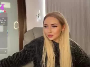 ohmyemma — show boobs  #blonde #lovense #nude #bigass #private [60 tokens remaining]