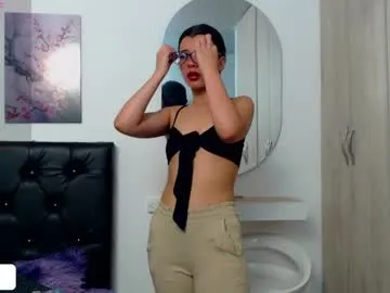 pinky_f00x — flash and play tits [40 tokens left] #smoke #daddy #dance #18 #latina