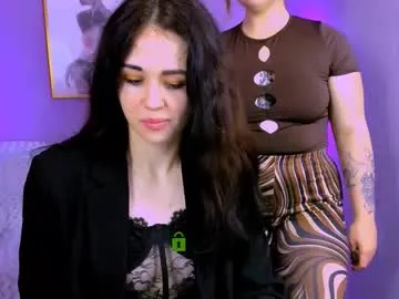 riley_sanders — GOAL: play tits [661 tokens remaining]  welcum to my room  #brunette #shy #lovense #pvt #18