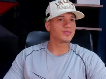 rocco_santos — flex naked and oil [30 tokens left]