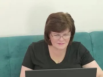 sandra_sunrise — take off your skirt [332 tokens remaining]