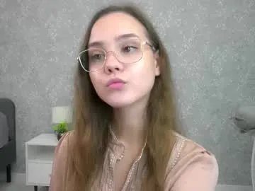 sara_whooops — Goal: show cameltoe close to cam! #teen #shy #18 #young #bigass [59 tokens remaining]