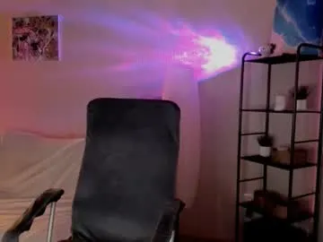 save_the_qween's avatar