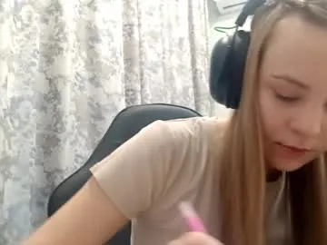 sherrylkeep — Goal: show my tummy - Hey, I'm Lisa and it's my third day here, lets meet!  #new #18 #shy #teen #skinny [45 tokens remaining]