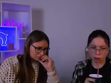 skye_vexa — GOAL: hot teasy [122 tokens remaining] Welcome to my room! #smoke #cute #shy #natural #nude