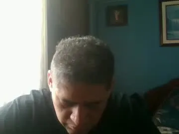 tender_eldelatienda — 1 adivinanza "que no te odia pero tampoco te ama"