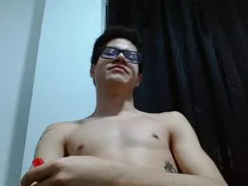 wolfan_sky — GOAL: hi wolf  wolf is here [10 tokens remaining] welcome to my room! #master #tattoo #smoke #shaved #young