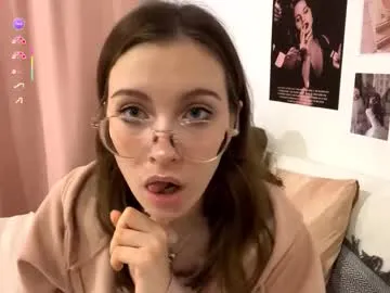 yaniraekberg — GOAL: Play my sweety lips close cam [27 tokens remaining] Welcome to my room! im Marry/Pvt open<3 #new #18 #shy #skinny #bigass