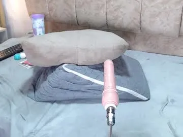 zoe_curvy — twerkin in you face #anal #bigass #curvy #milk #bbw