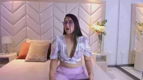 karolinethoms from Cherry is Freechat