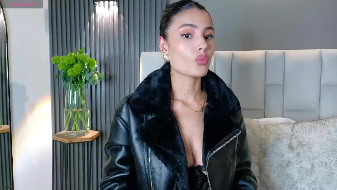 LuciaCollins's avatar