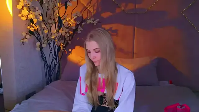 4example_Chloe — I'll tease you as much as possible.